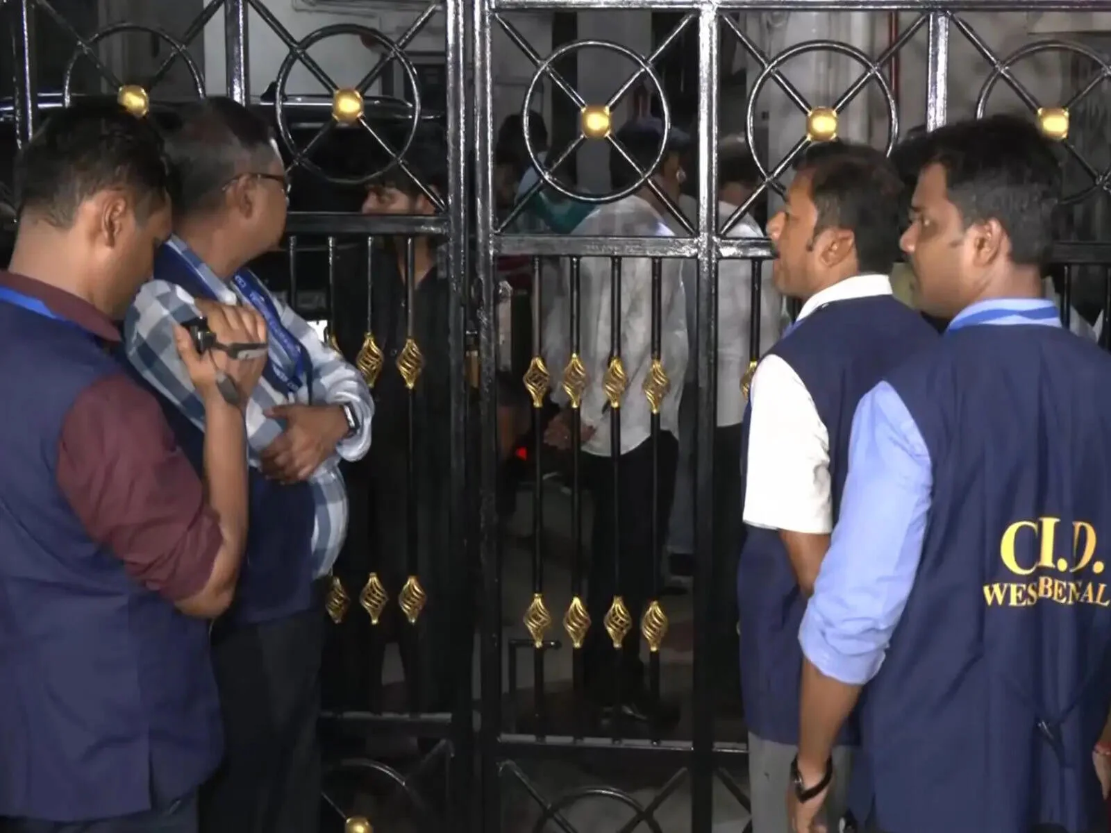 भाजपा की राजनीतिक द्वेषभाव की कहानी: टीएमसी ने अभिषेक बनर्जी के आवास पर छापेमारी की निंदा की