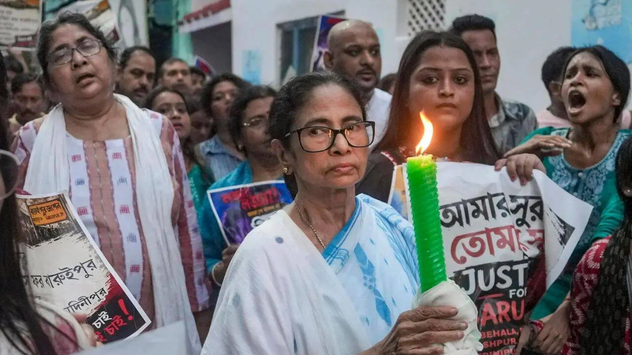 ममता बनर्जी का आरोप: पुलिस बीजेपी के कार्यकर्ताओं की तरह काम कर रही है